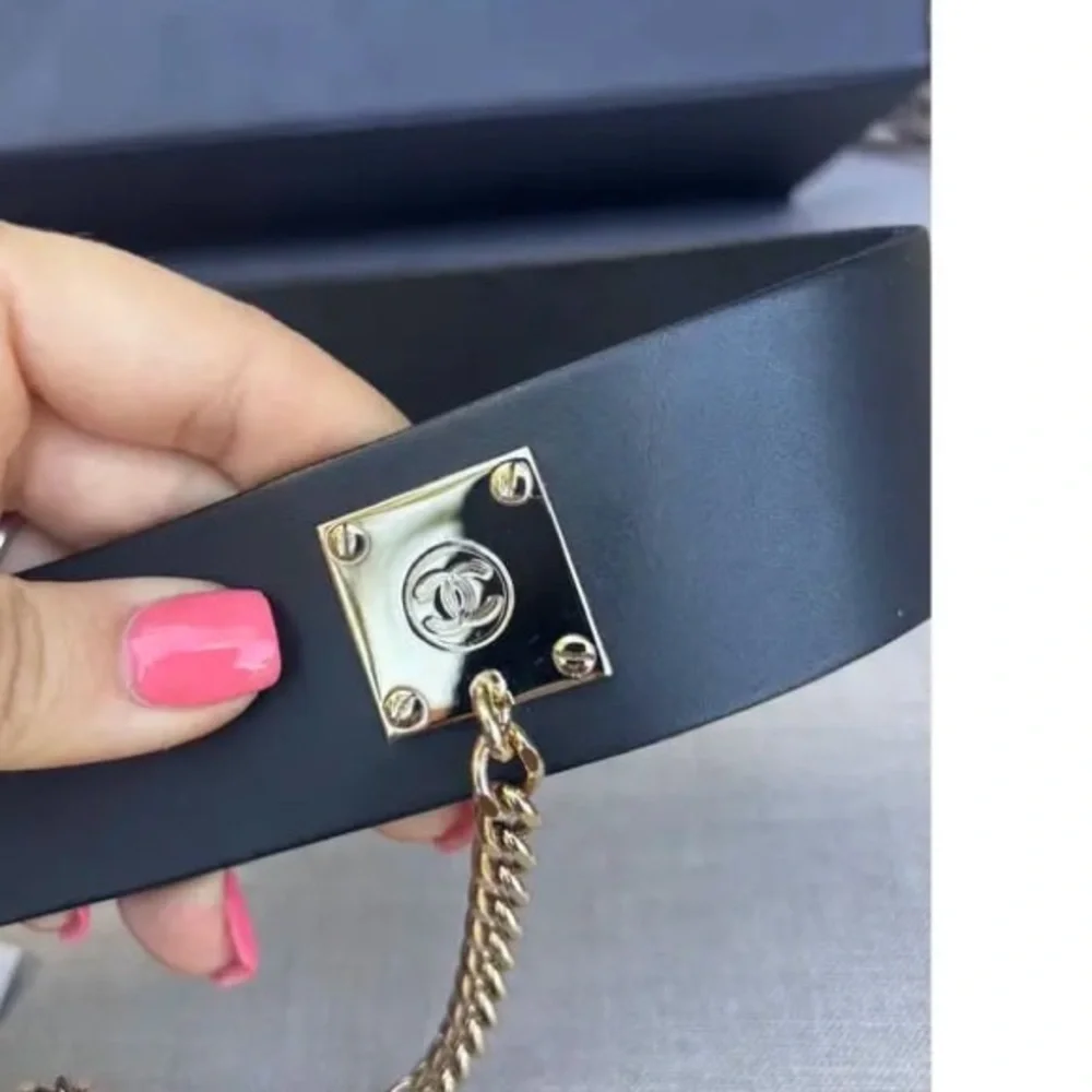 AUTHENTIC CHANEL Black leather lock belt RARE 2002 runway